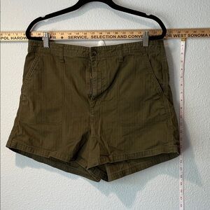 Madewell olive green denim shorts. Size XL. Vertical stripe detailing.